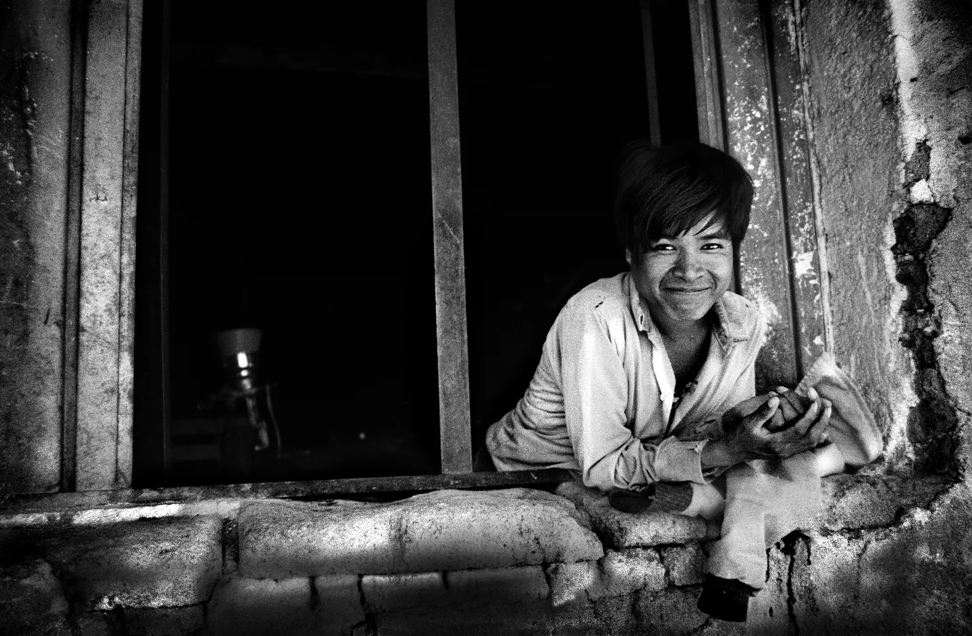Niño en ventana